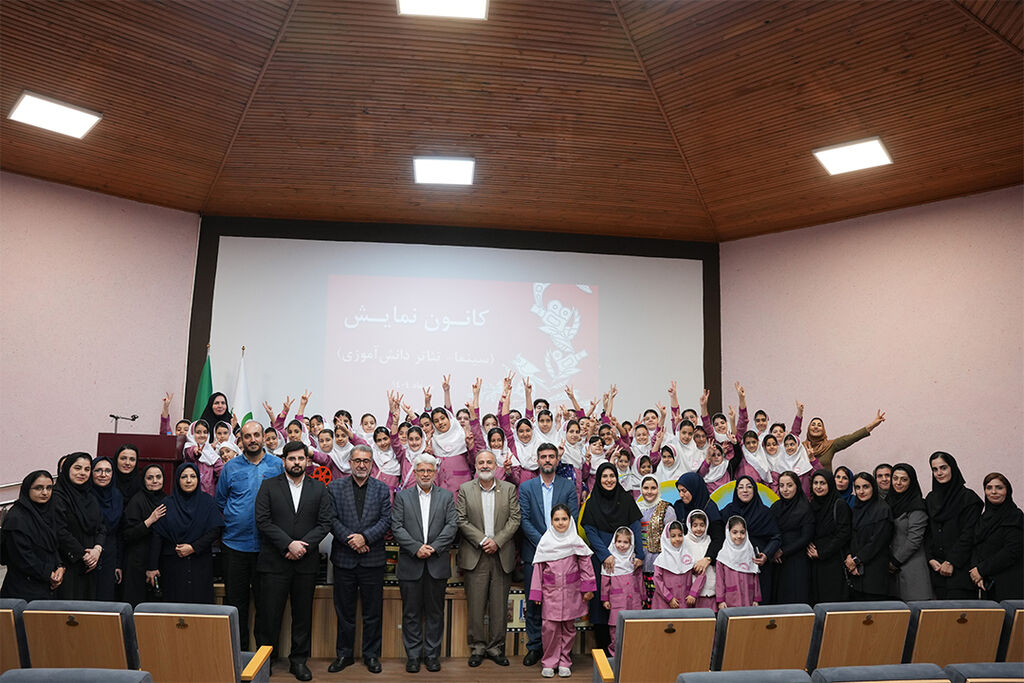 آیین گشایش سینما- ‌تئاتردانش‌آموزی کانون پرورش فکری گیلان در رشت