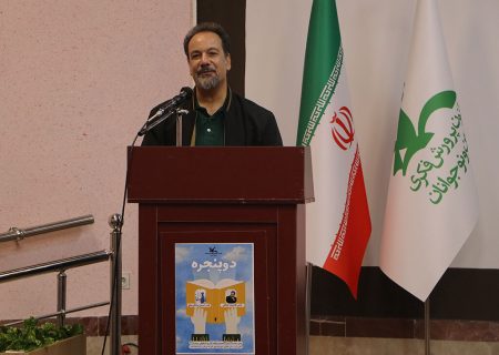 مربی‌ام و برای شکفتن غنچه‌ها می‌کوشم