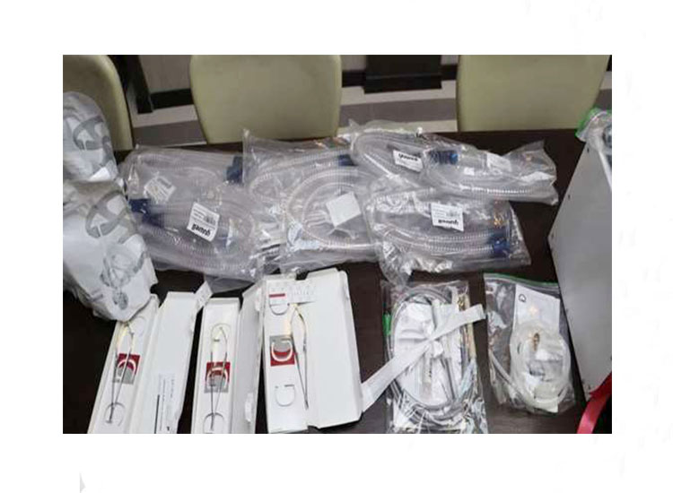 اهدای ۴ میلیارد ریال برای تجهیز اتاق عمل بیمارستان رازی رشت/ بانوی نیکوکار و خیر سلامت تجلیل‌شد